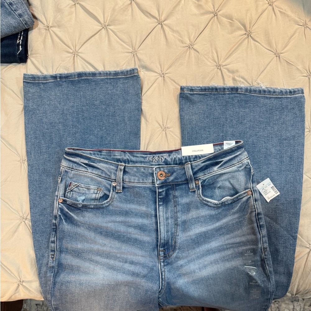 NWT Women’s Maurice’s Edgely Flare High Rise Jeans
